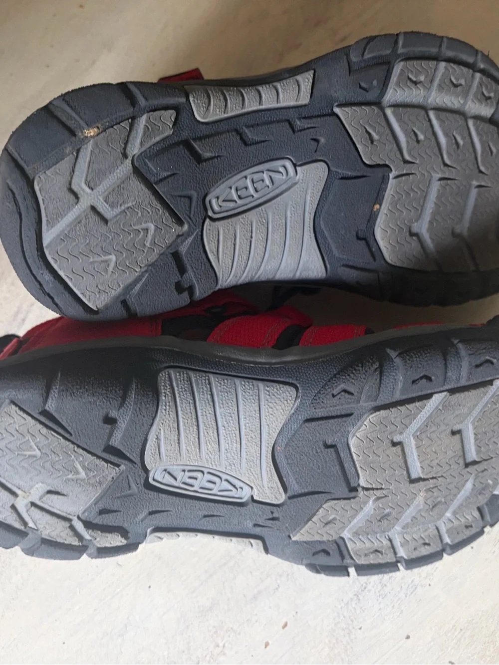 Keen Newport H2 Waterproof Outdoor Hiking Casual Sandals Size 2 Red Youth - MINT